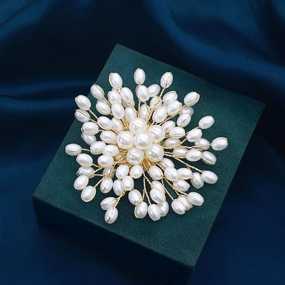 Women Fashion Designers - Pearl Woven Flower Brooch For Women