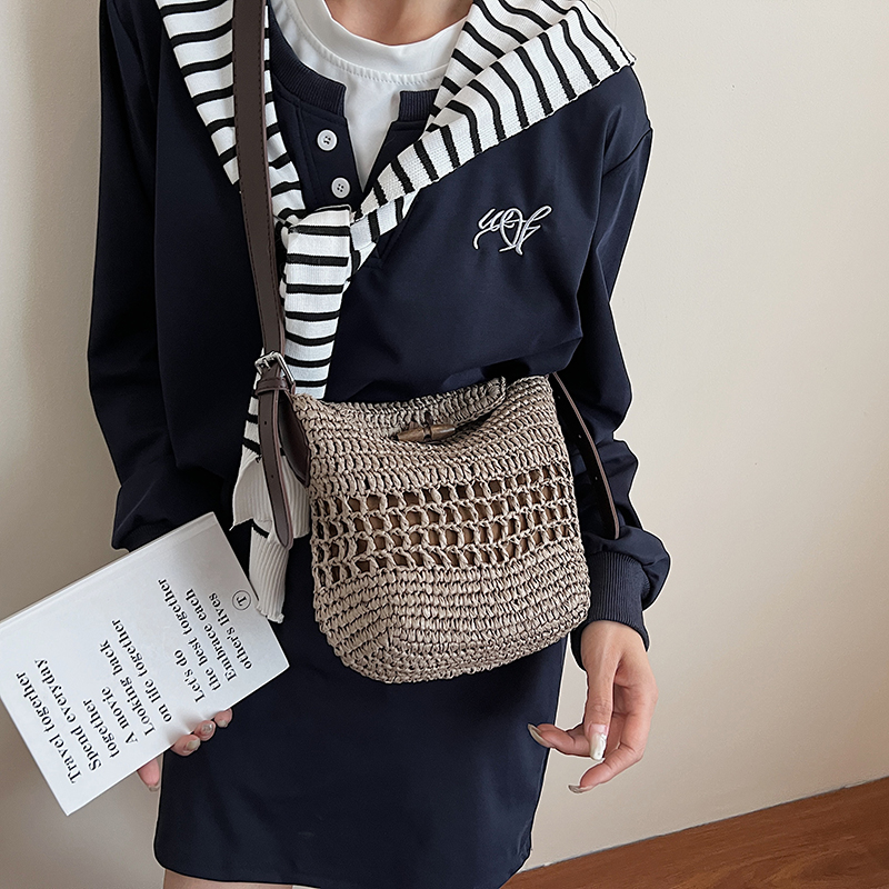 Small Woven Straw Bucket Bag L – Women'S Fashion Trends 2026 Spring Summer recenzja i cena