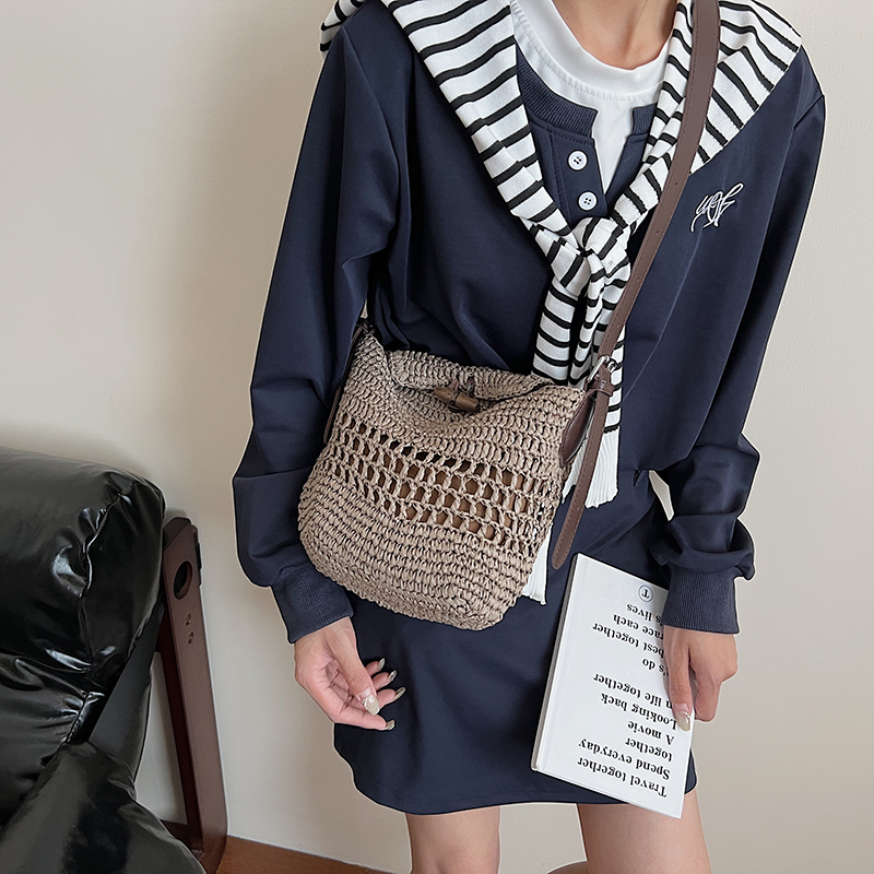Small Woven Straw Bucket Bag L – Women'S Fashion Trends 2026 Spring Summer recenzja i cena
